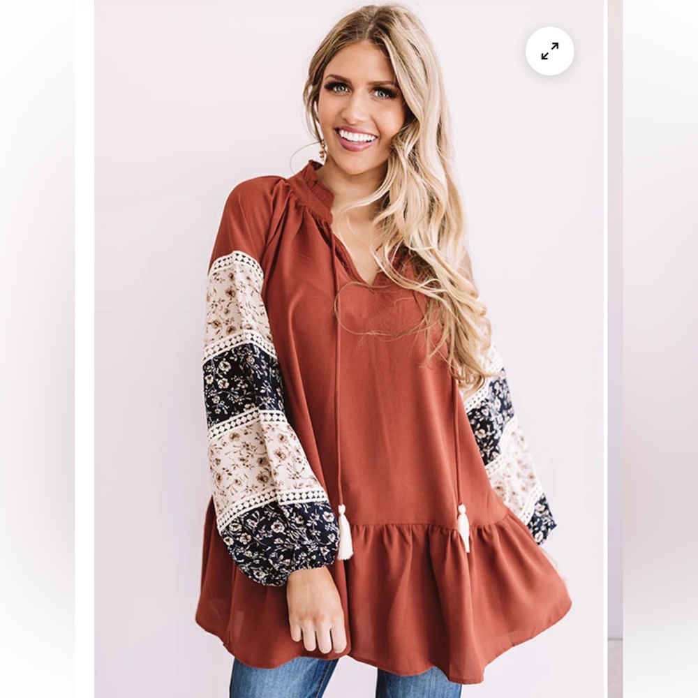 Entro Tunic Top with Floral Balloon Sleeves